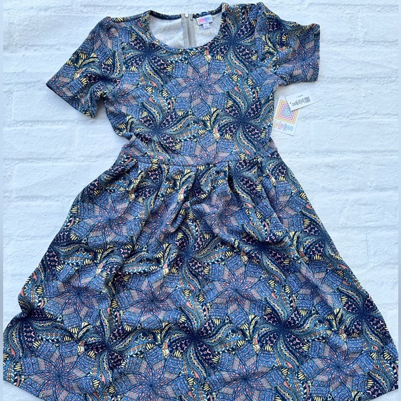 LuLaRoe Dresses & Skirts - Lularoe Amelia dress Large